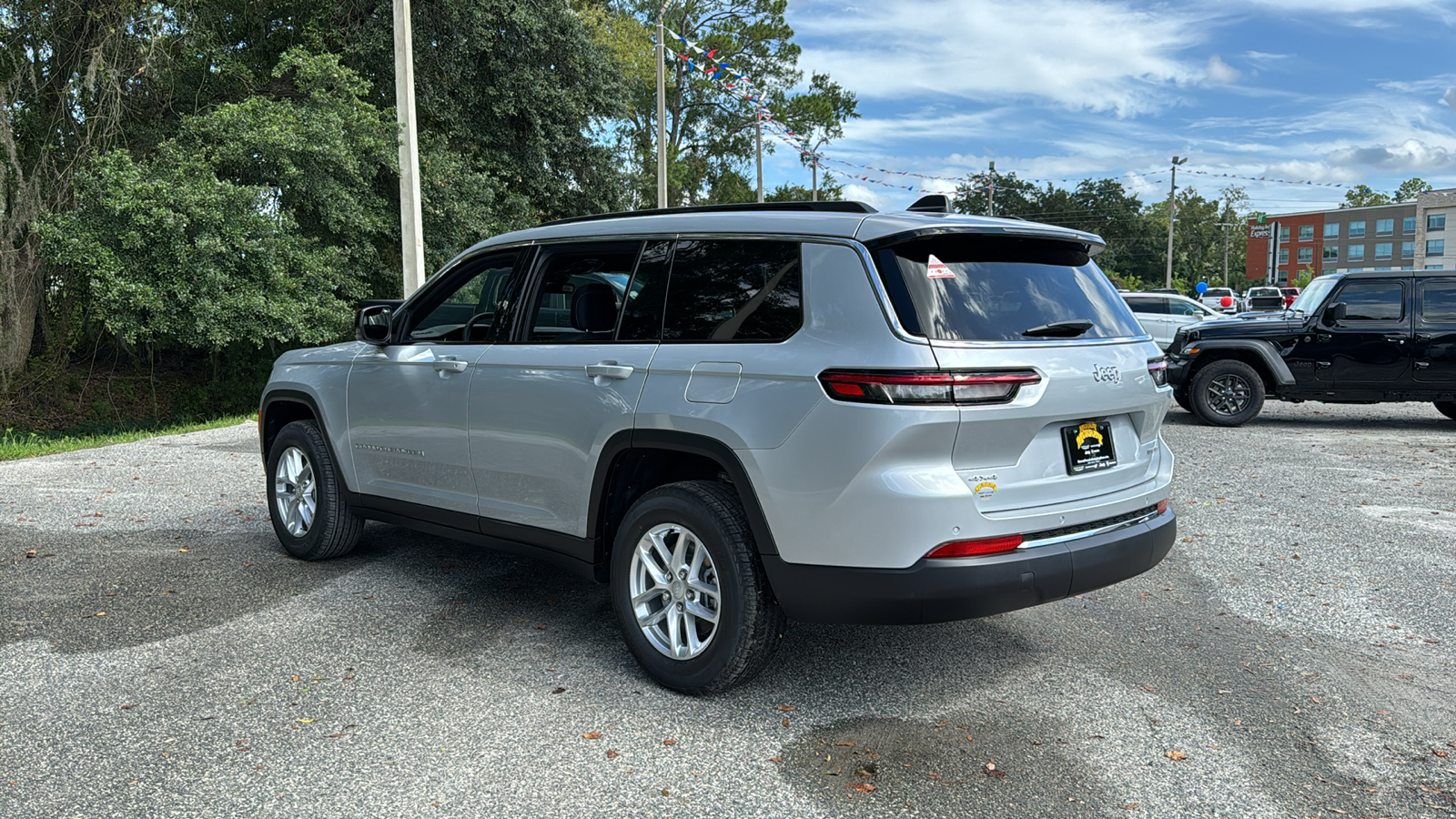 2025 Jeep Grand Cherokee L Laredo 3