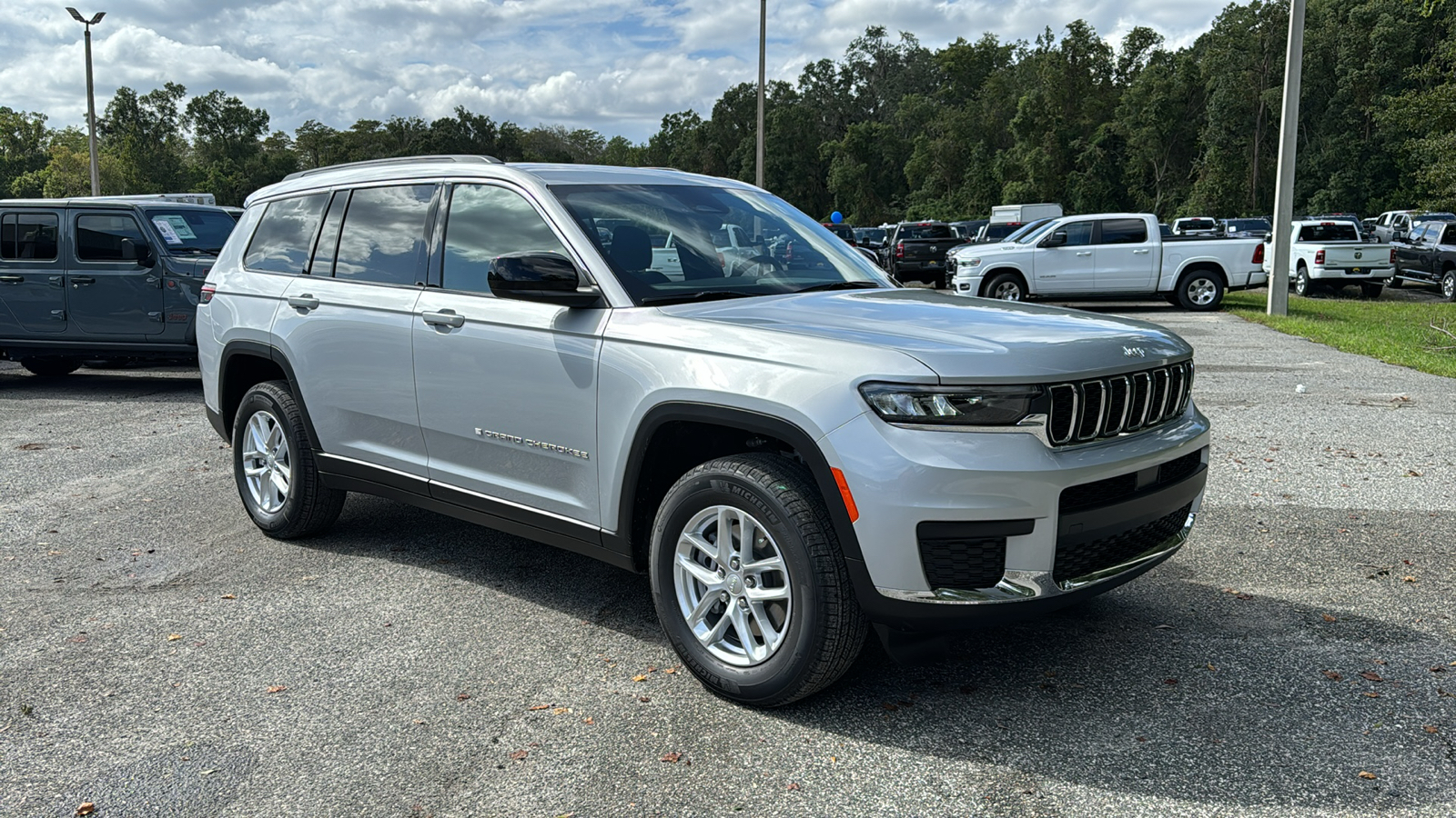 2025 Jeep Grand Cherokee L Laredo 14