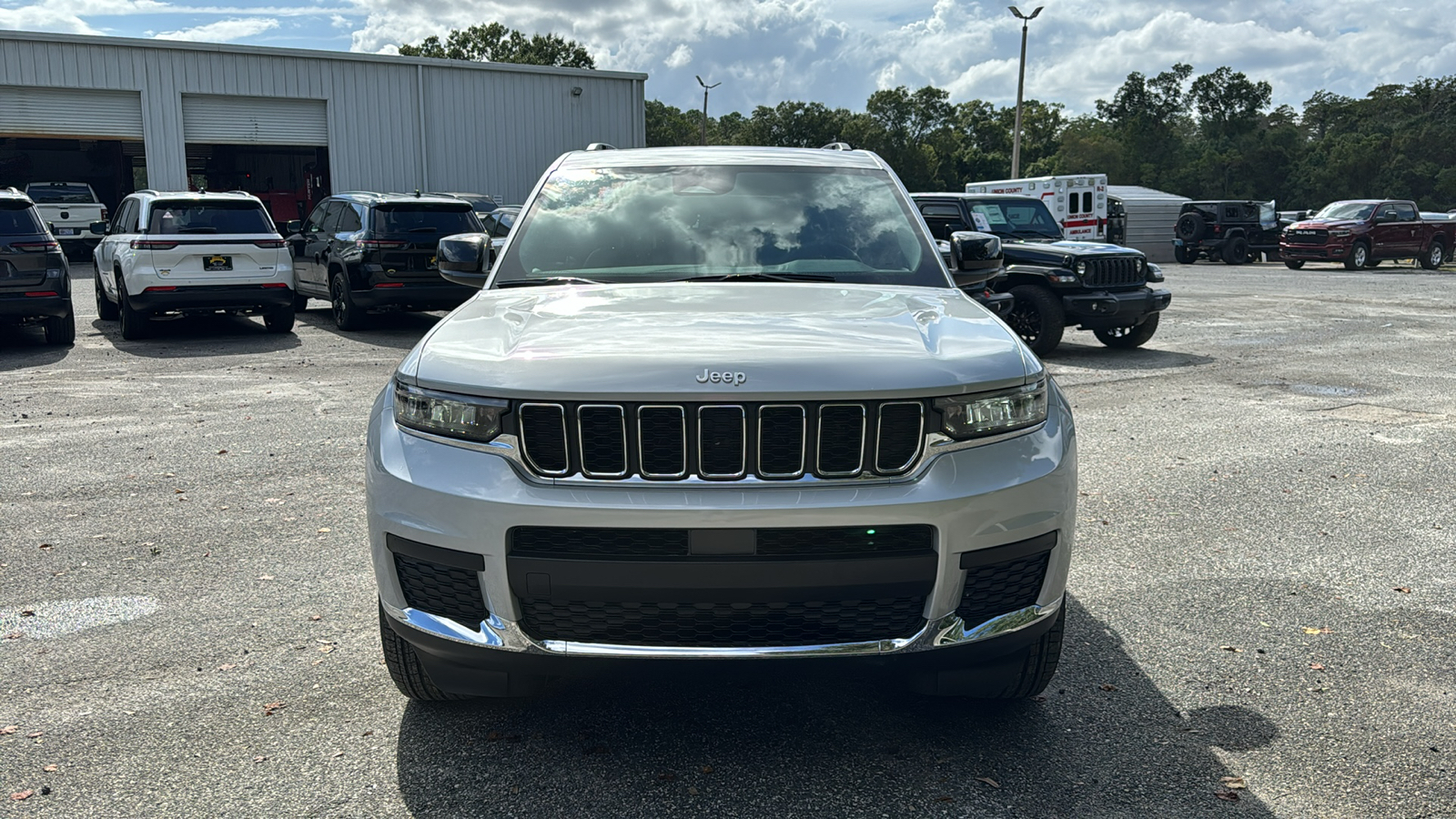 2025 Jeep Grand Cherokee L Laredo 15