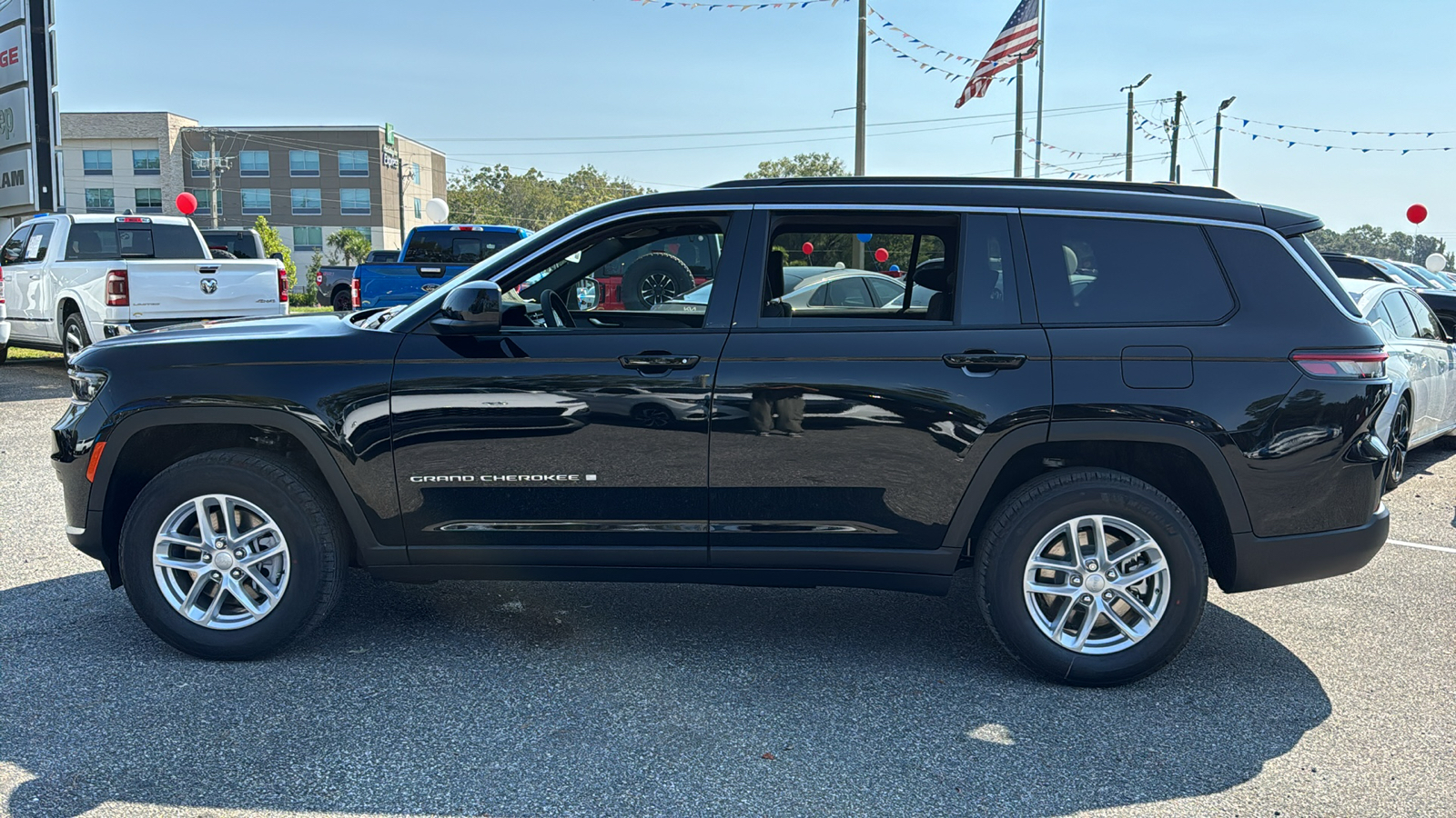 2025 Jeep Grand Cherokee L Laredo 2