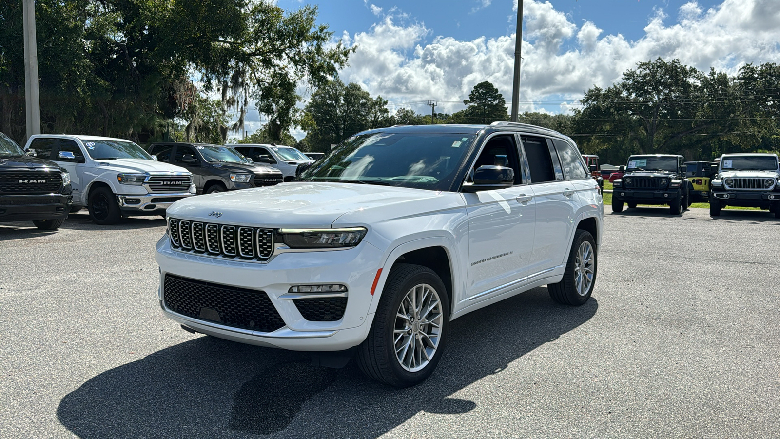 2023 Jeep Grand Cherokee Summit 1