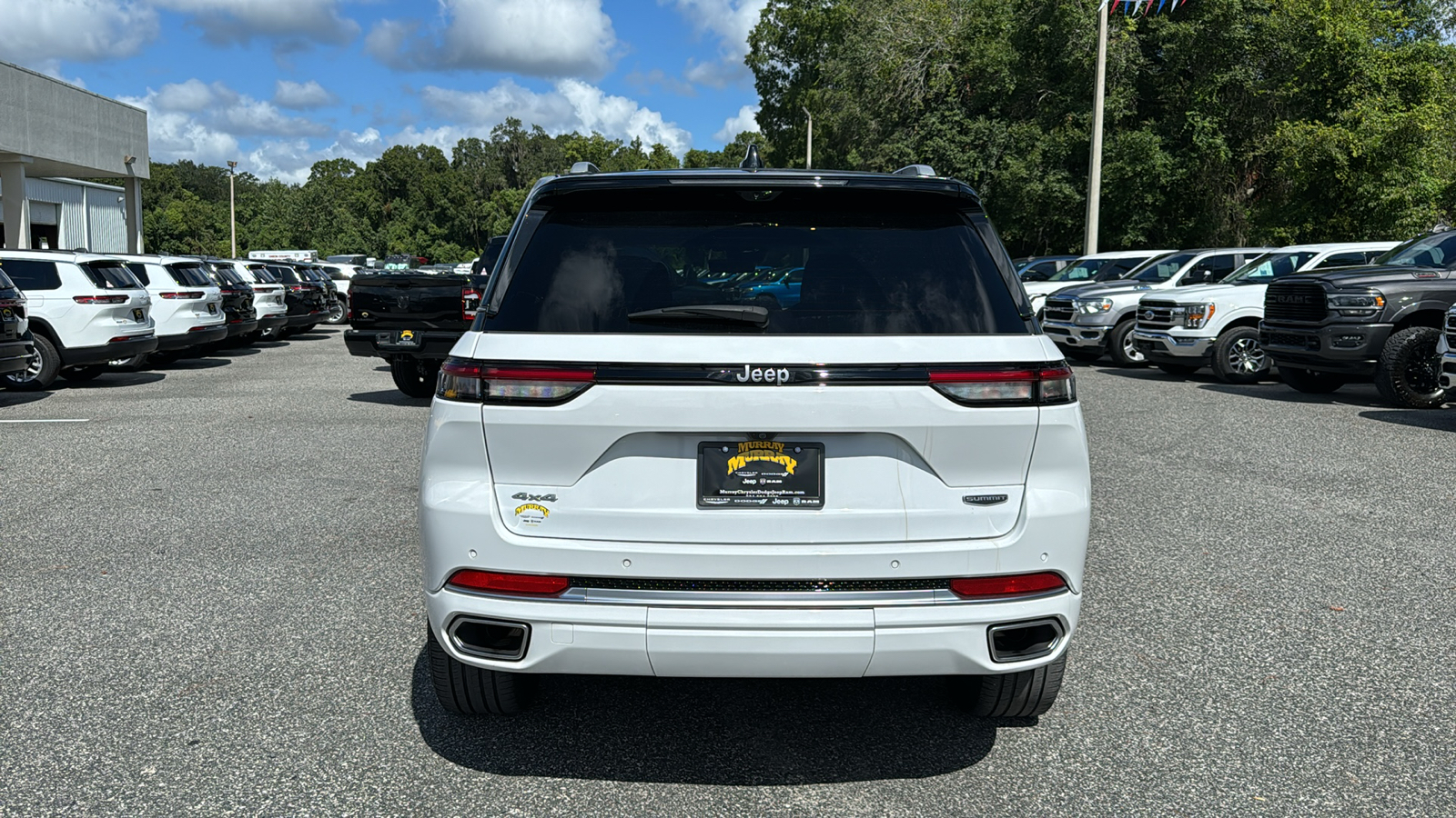 2023 Jeep Grand Cherokee Summit 3