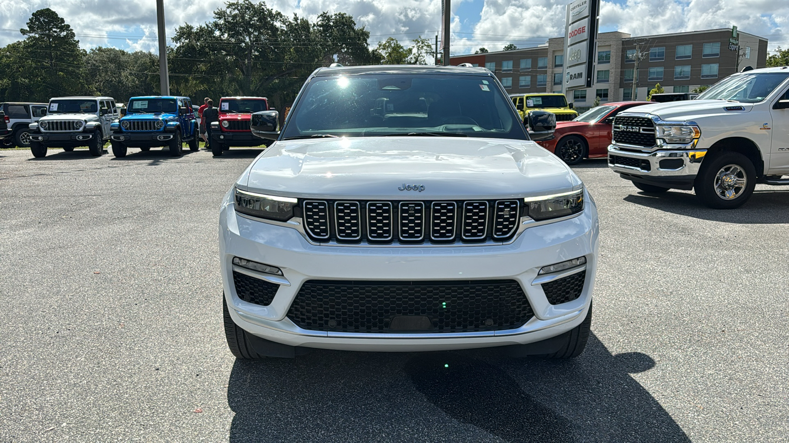 2023 Jeep Grand Cherokee Summit 12