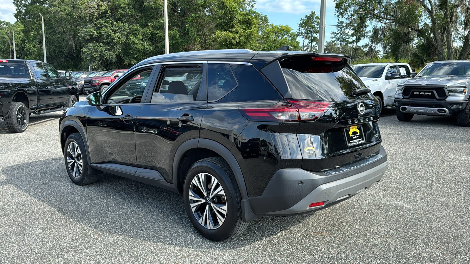 2022 Nissan Rogue SV 3