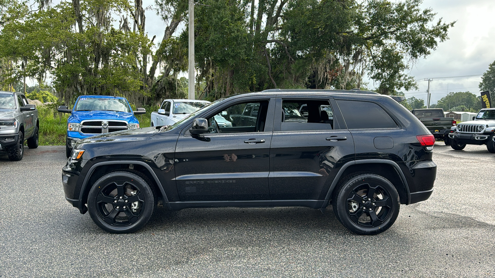 2021 Jeep Grand Cherokee Freedom Edition 2