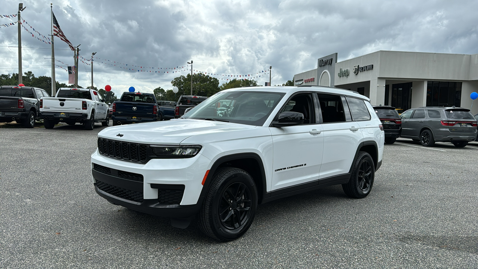 2023 Jeep Grand Cherokee L Laredo 1