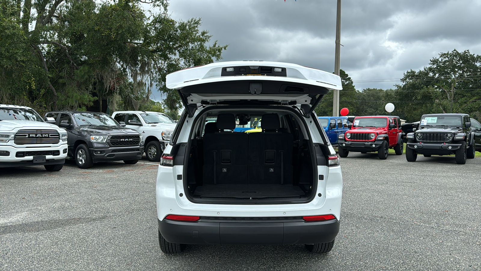 2023 Jeep Grand Cherokee L Laredo 5