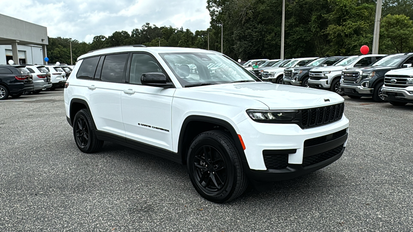 2023 Jeep Grand Cherokee L Laredo 12