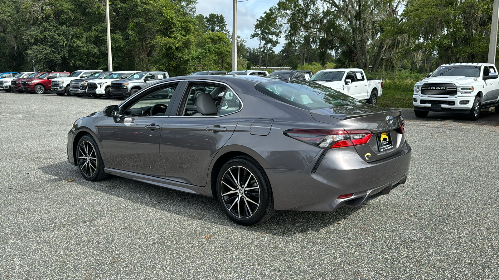 2024 Toyota Camry SE 3