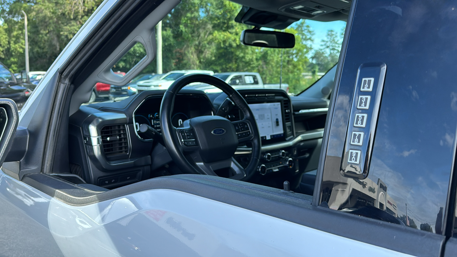 2022 Ford F-150 Lariat 14