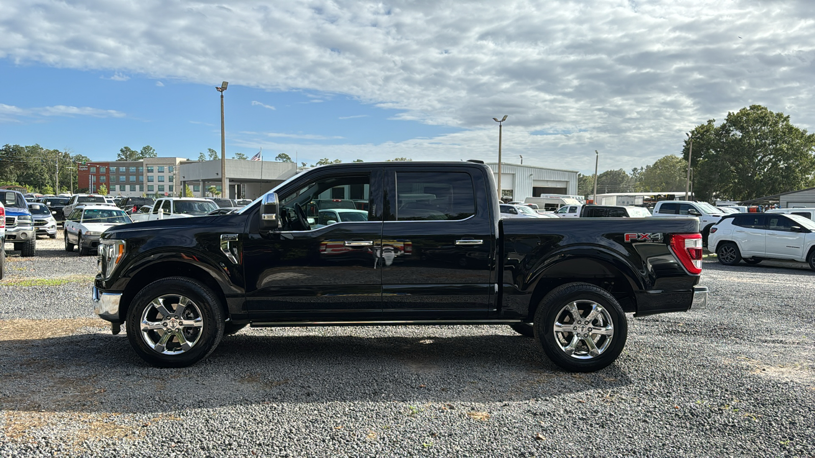 2023 Ford F-150 Lariat 2