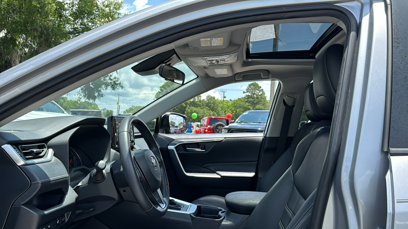 2019 Toyota RAV4 XLE Premium 16