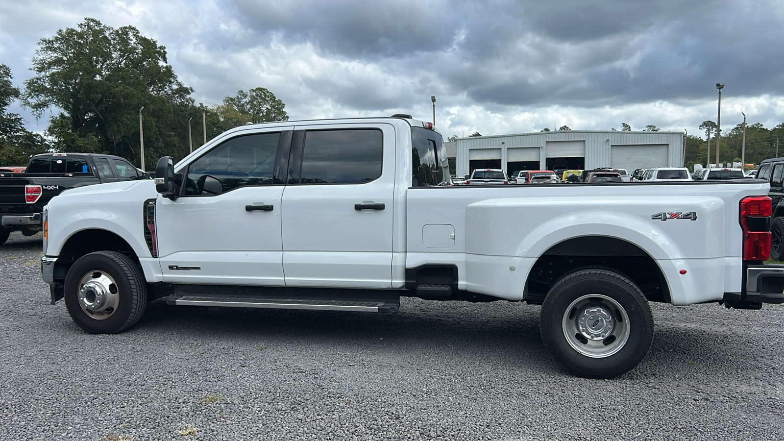 2023 Ford F-350SD XLT 2