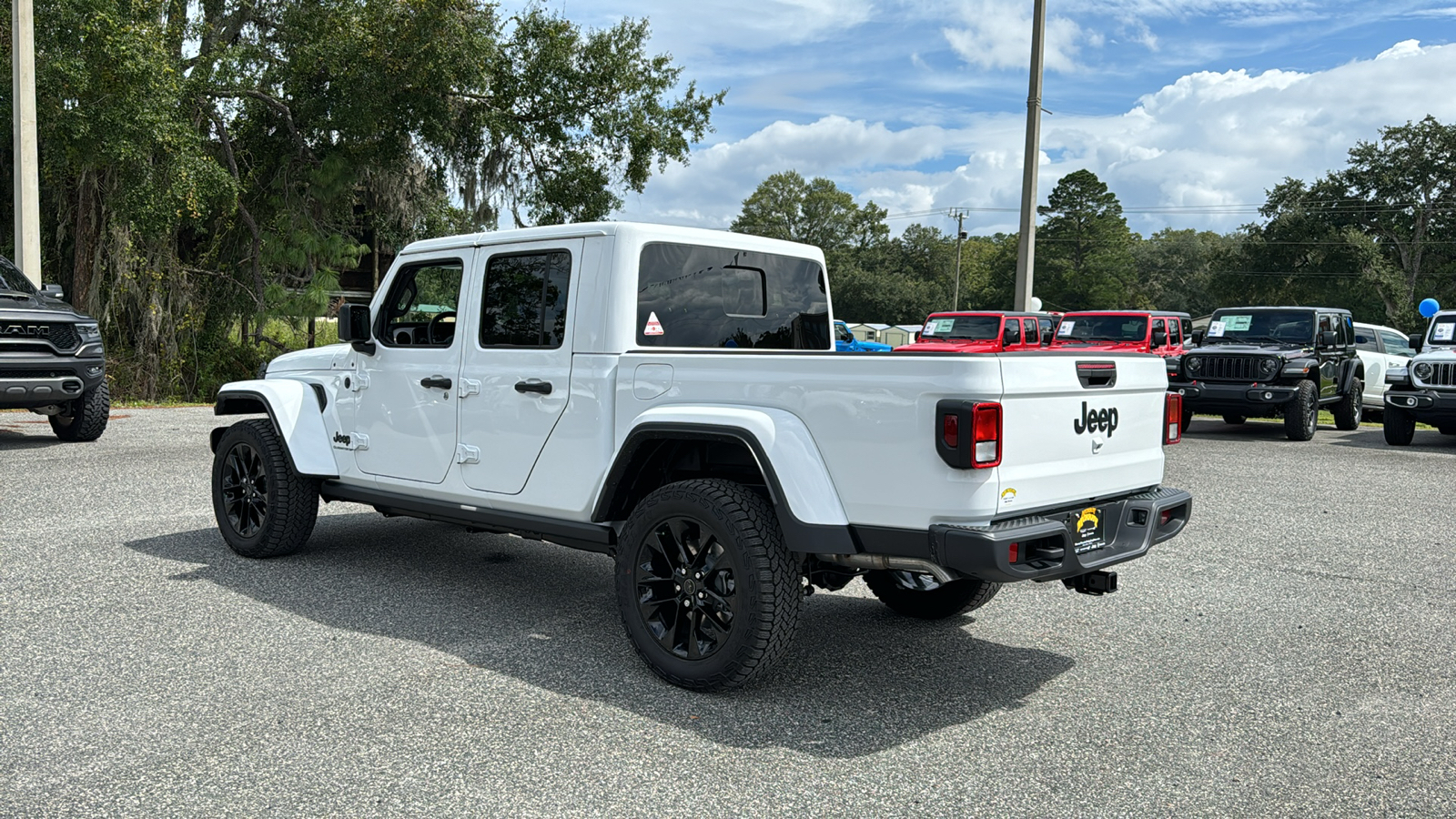 2024 Jeep Gladiator Sport 3