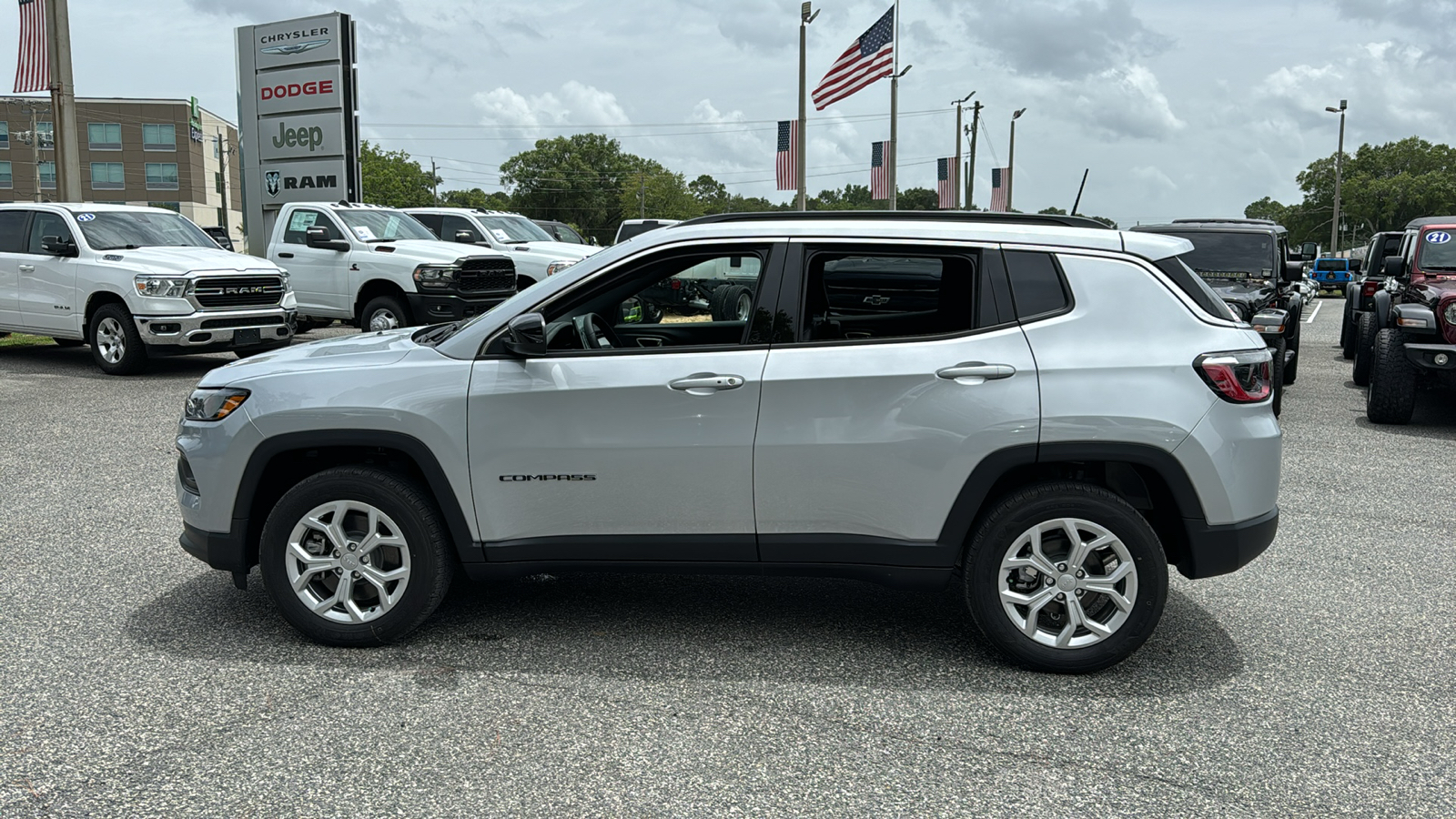 2024 Jeep Compass Latitude 2