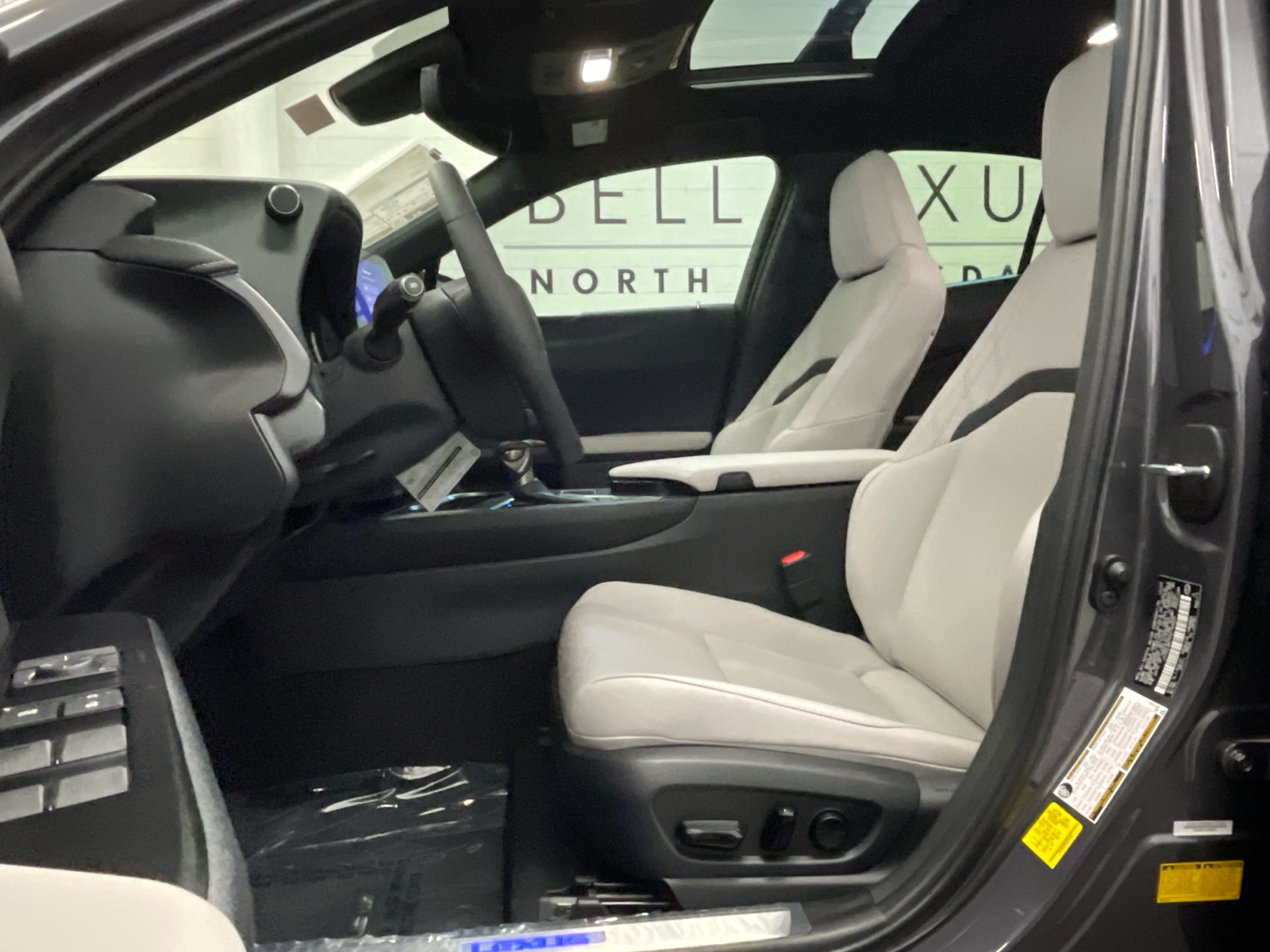 2024 Lexus UX 250h Base 8