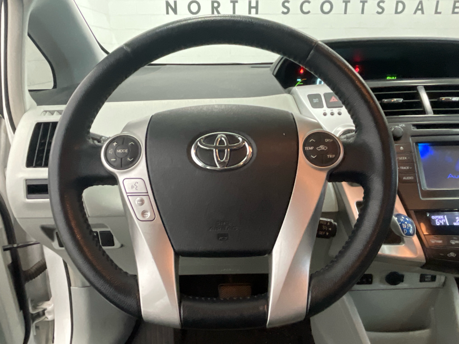 2014 Toyota Prius v Five 12