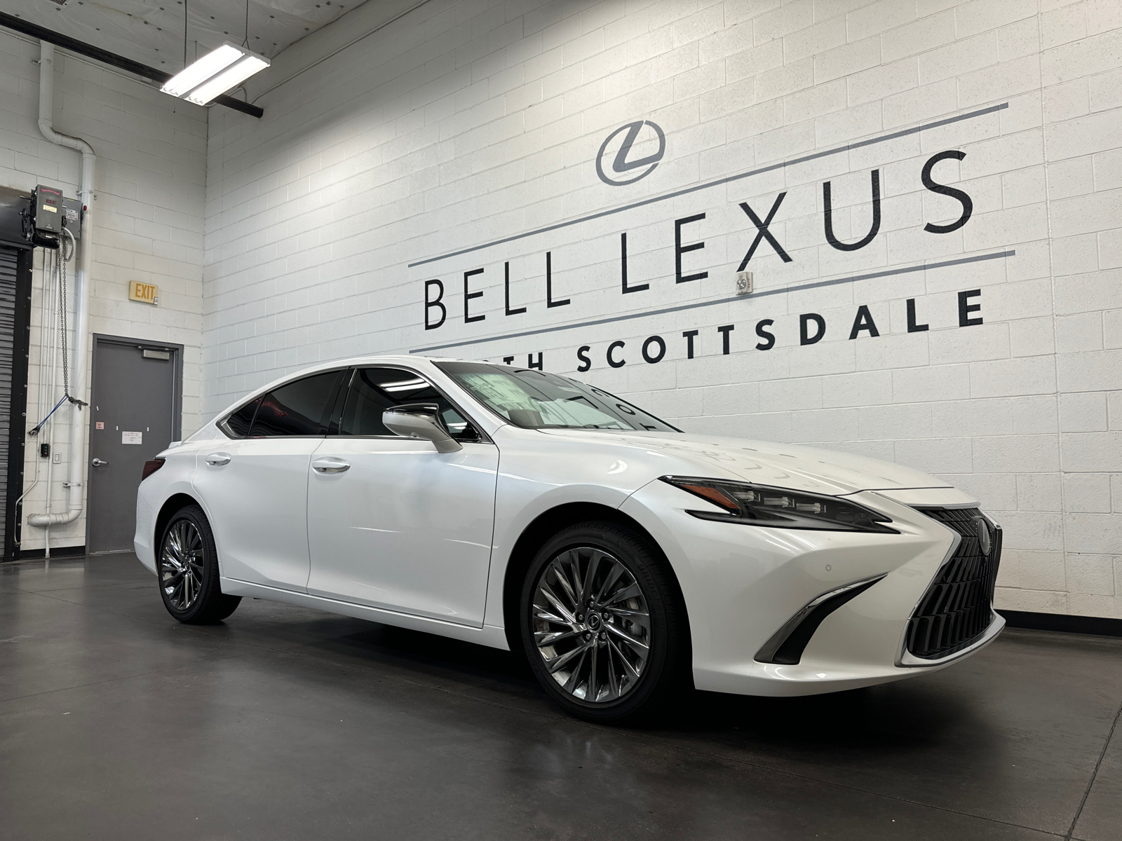 2024 Lexus ES 300h Luxury 1