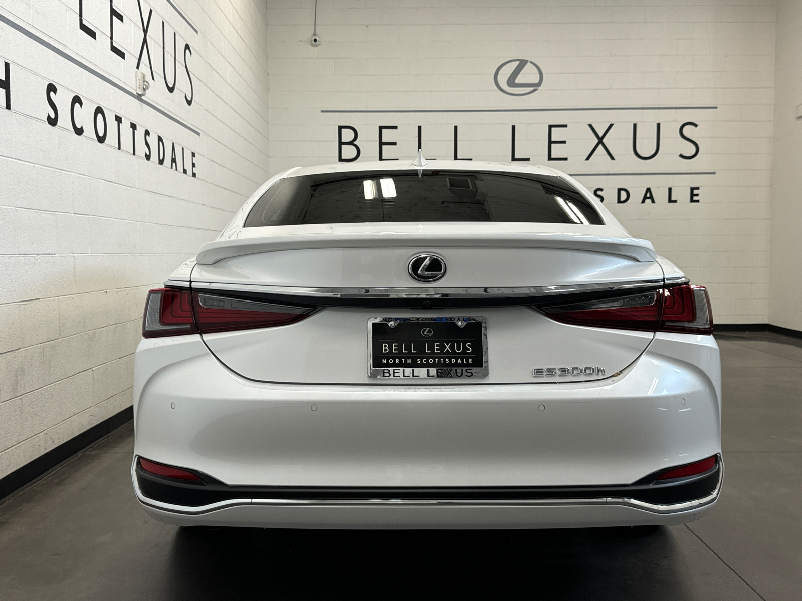 2024 Lexus ES 300h Luxury 3