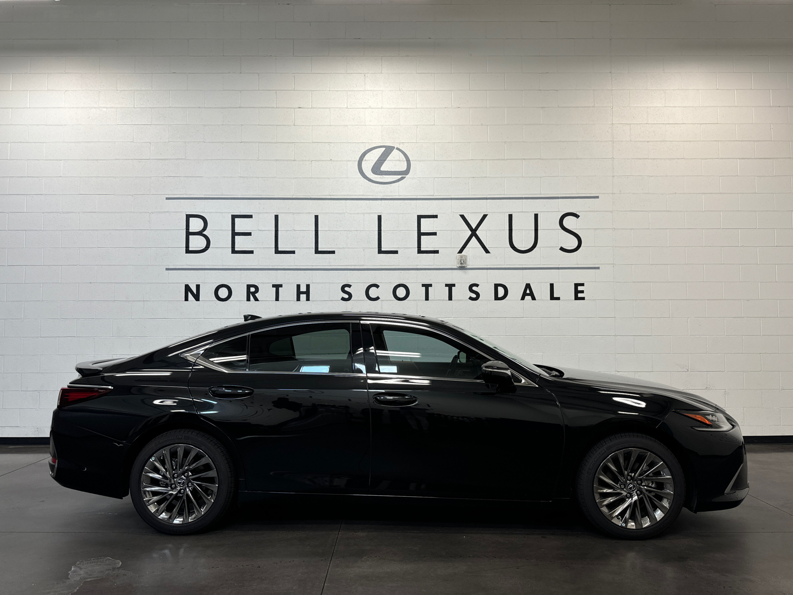 2024 Lexus ES 300h Luxury 2