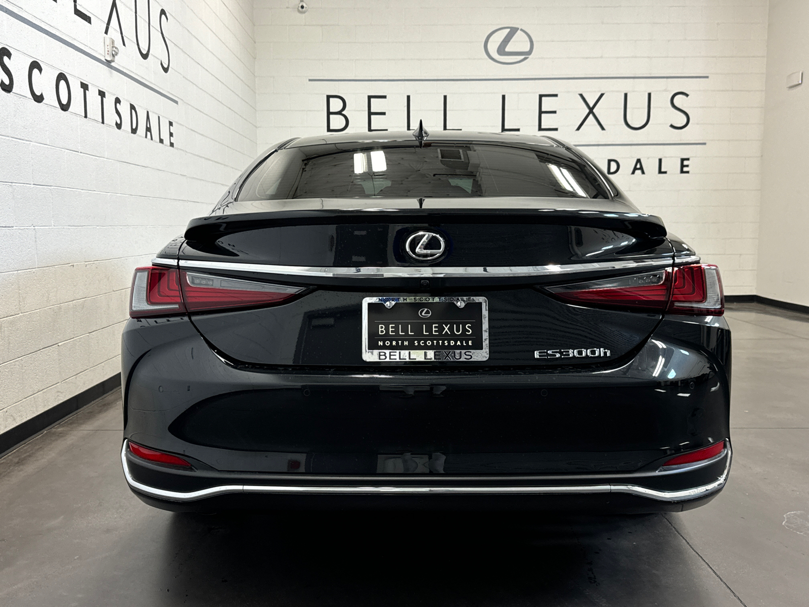 2024 Lexus ES 300h Luxury 3