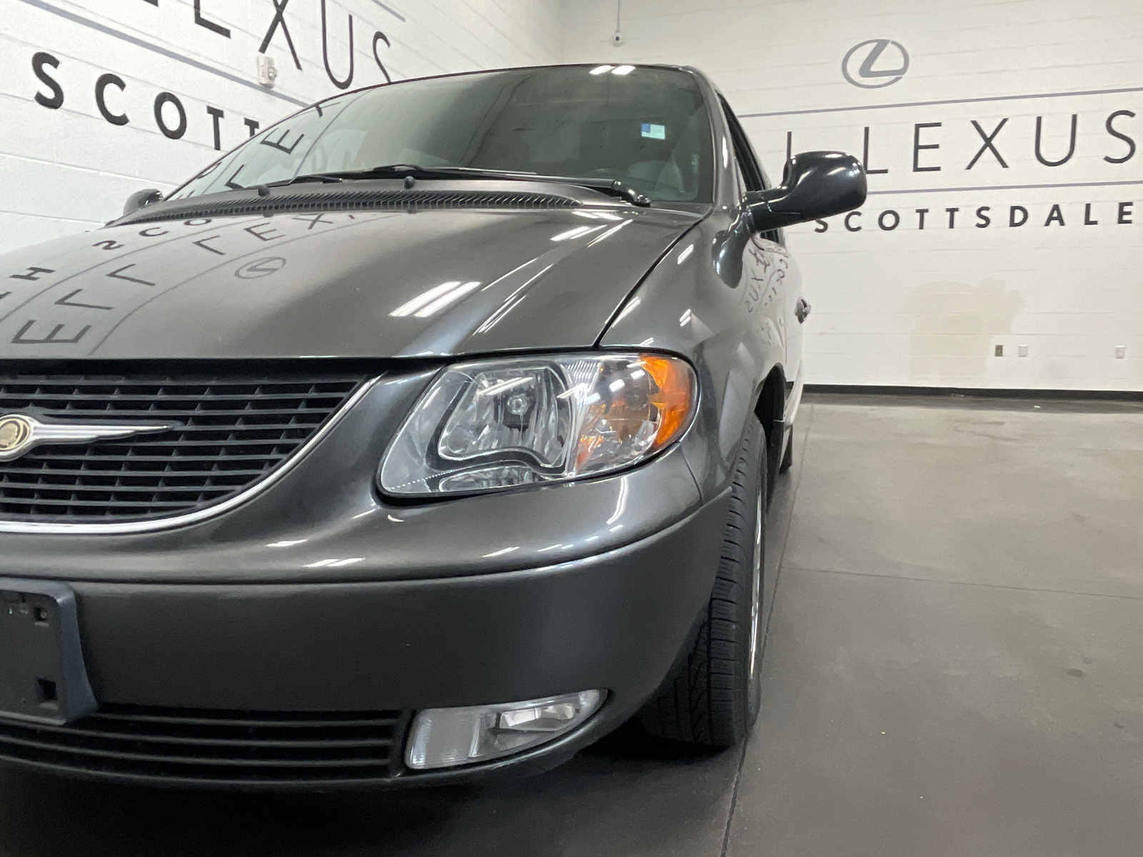 2004 Chrysler Town & Country Touring 3