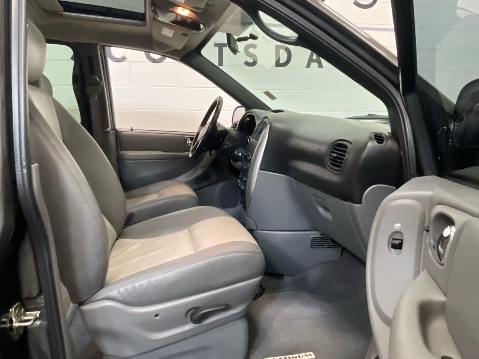 2004 Chrysler Town & Country Touring 16
