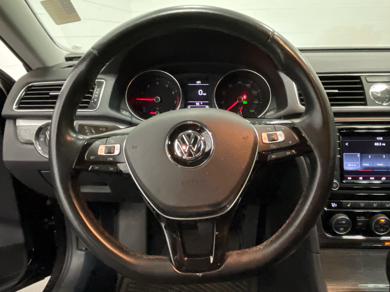 2017 Volkswagen Passat 1.8T SE 13