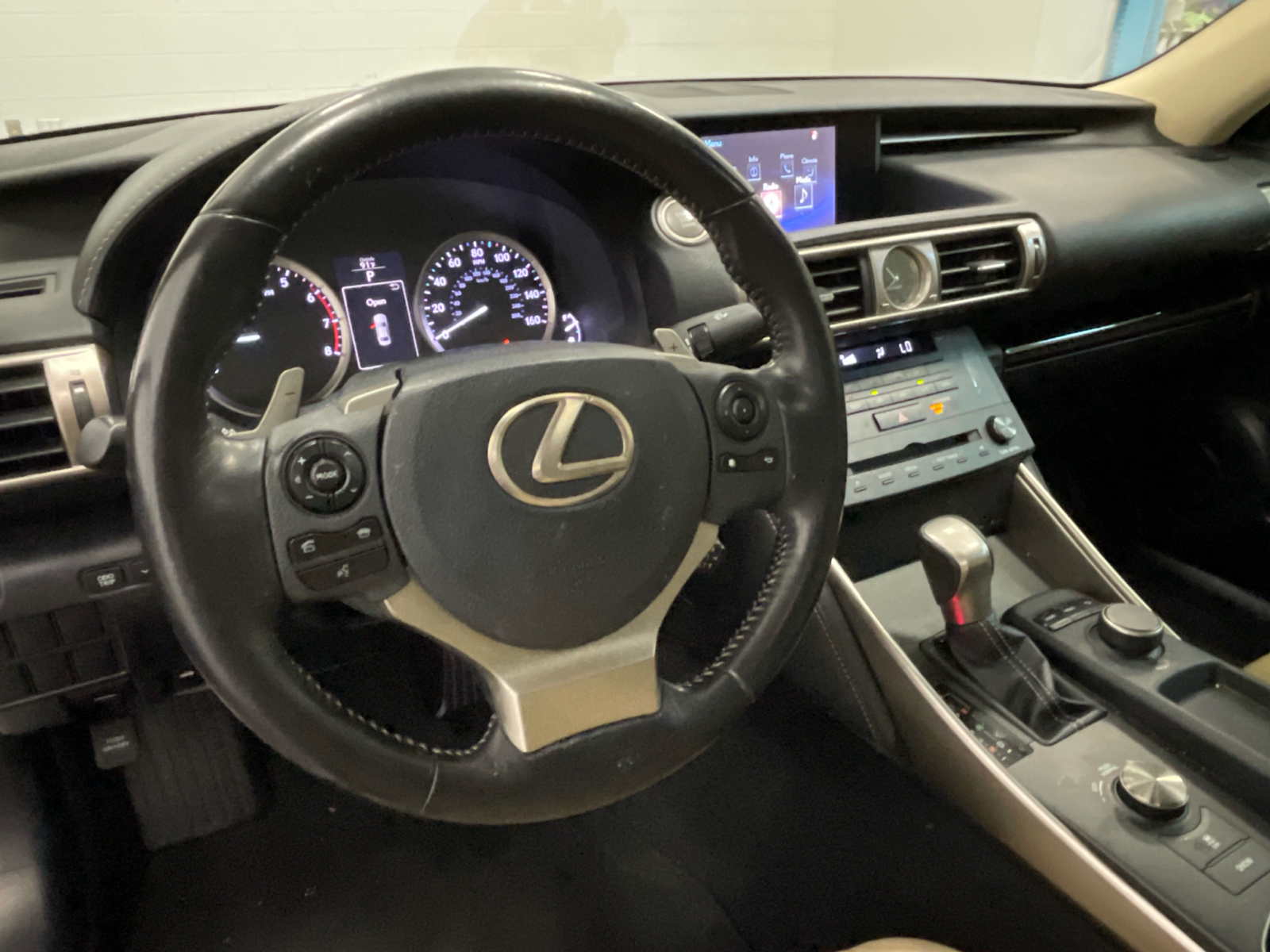 2016 Lexus IS 200t 16