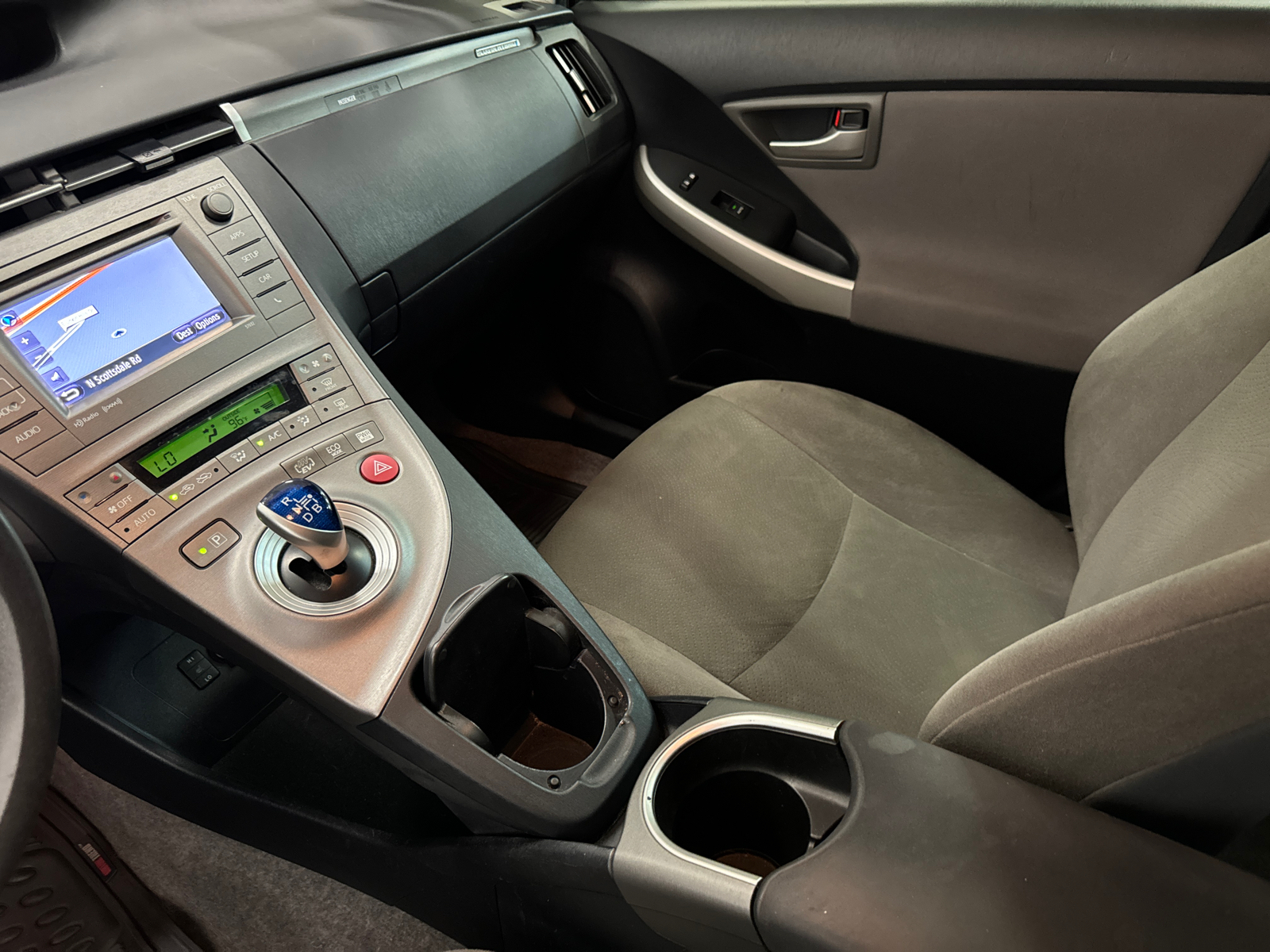 2014 Toyota Prius Plug-in  13