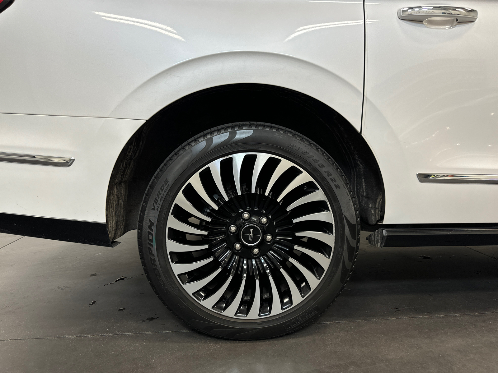 2018 Lincoln Navigator L Black Label 24