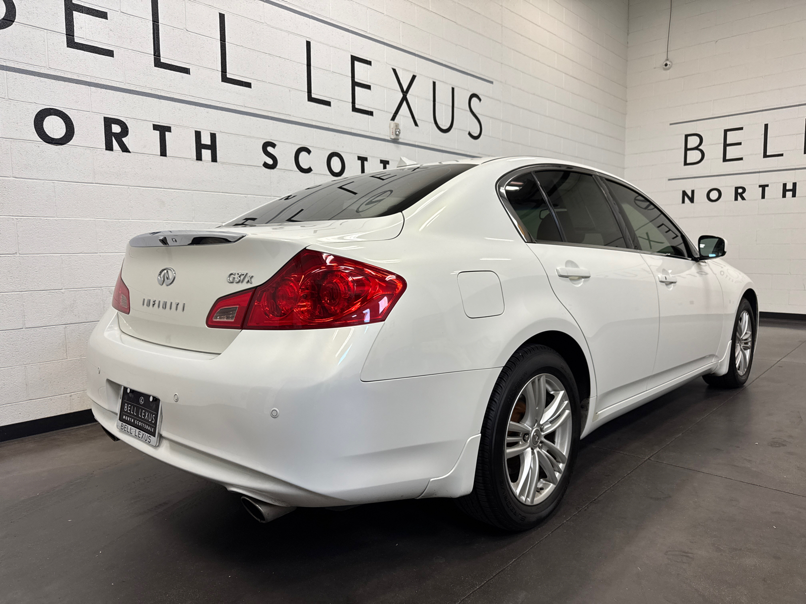 2011 INFINITI G37 X 23