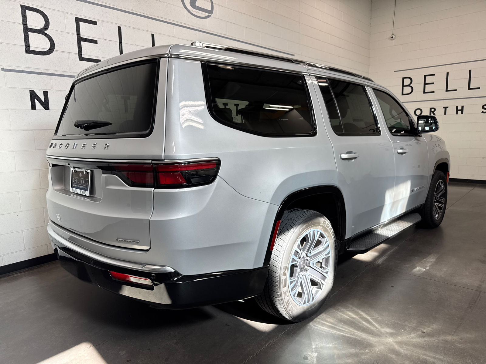 2022 Jeep Wagoneer Series III 26