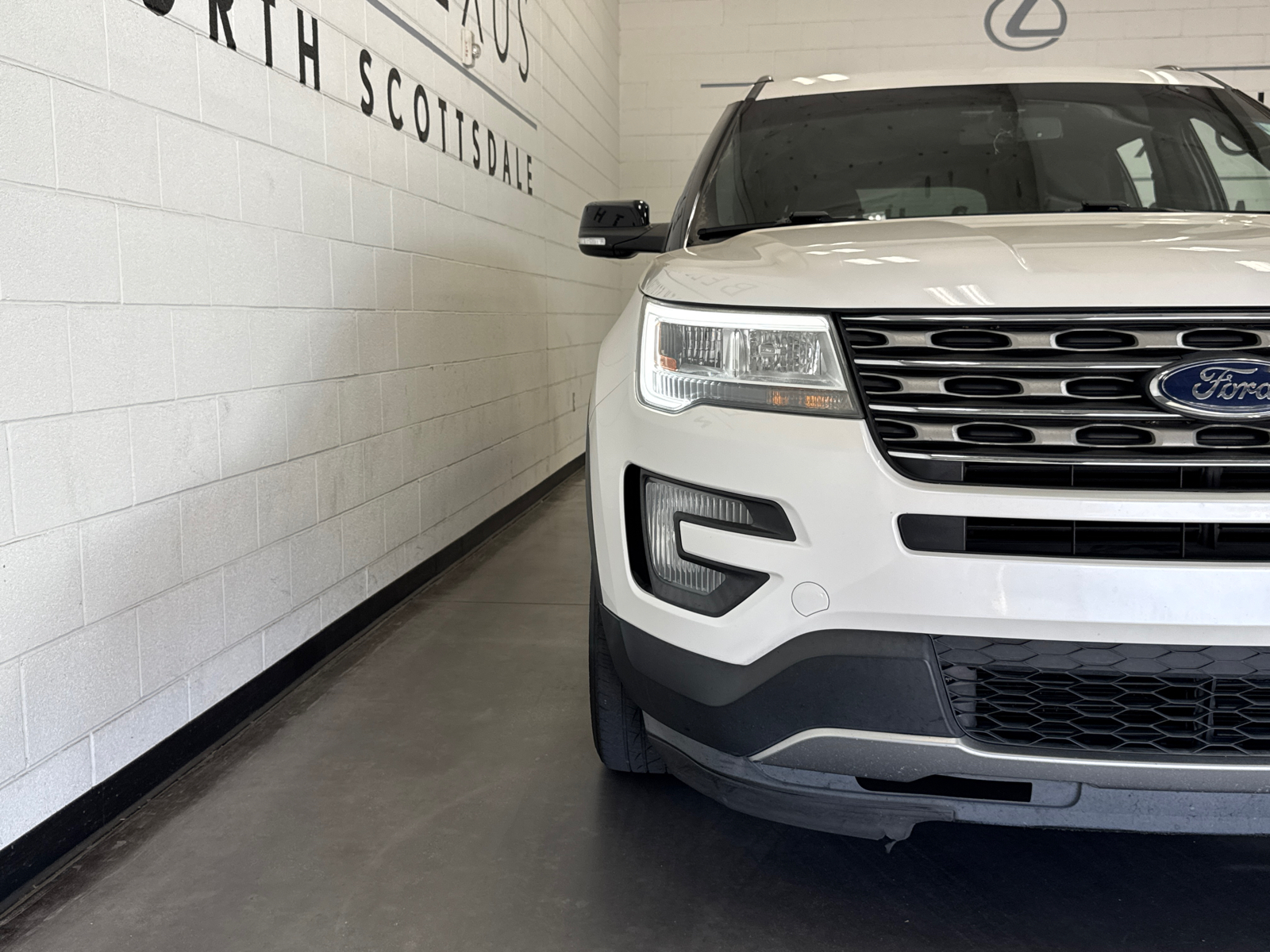 2016 Ford Explorer XLT 2