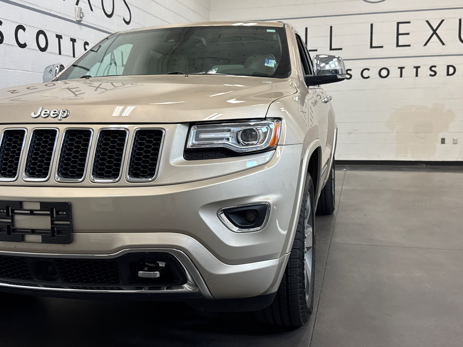 2015 Jeep Grand Cherokee Overland 3