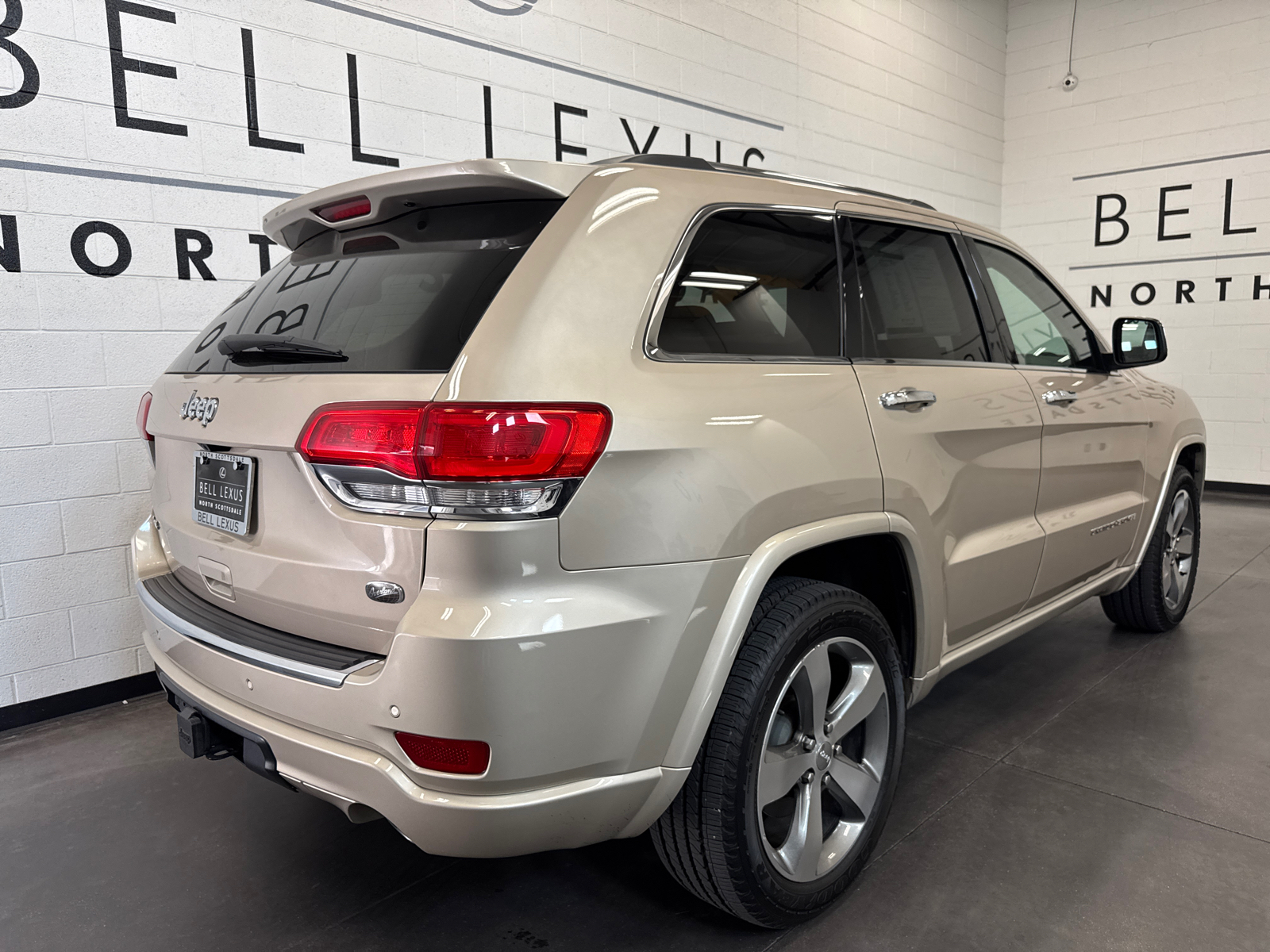 2015 Jeep Grand Cherokee Overland 27