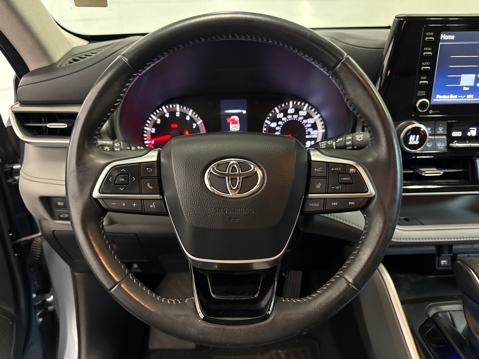 2021 Toyota Highlander LE 13