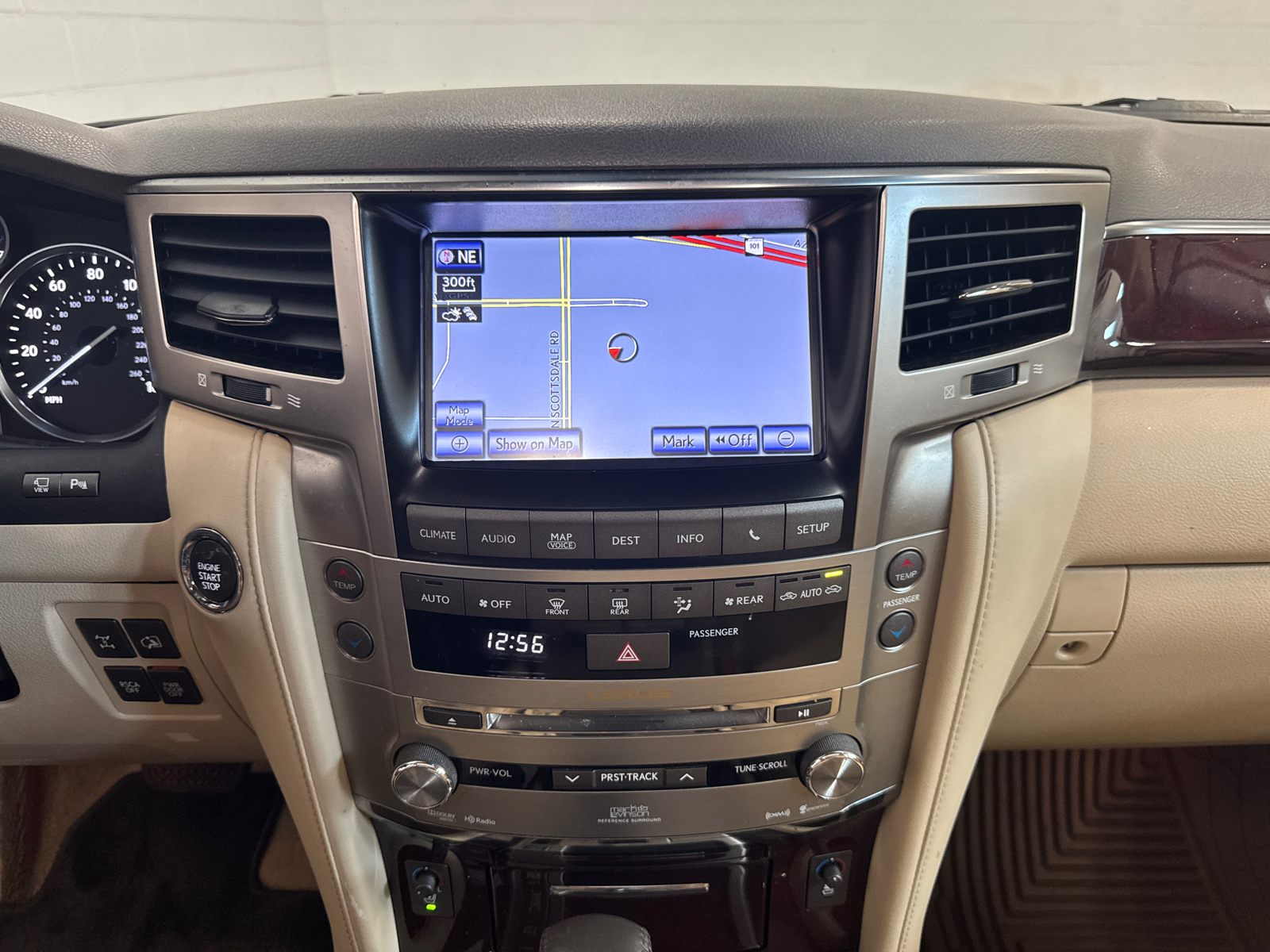 2013 Lexus LX 570 12