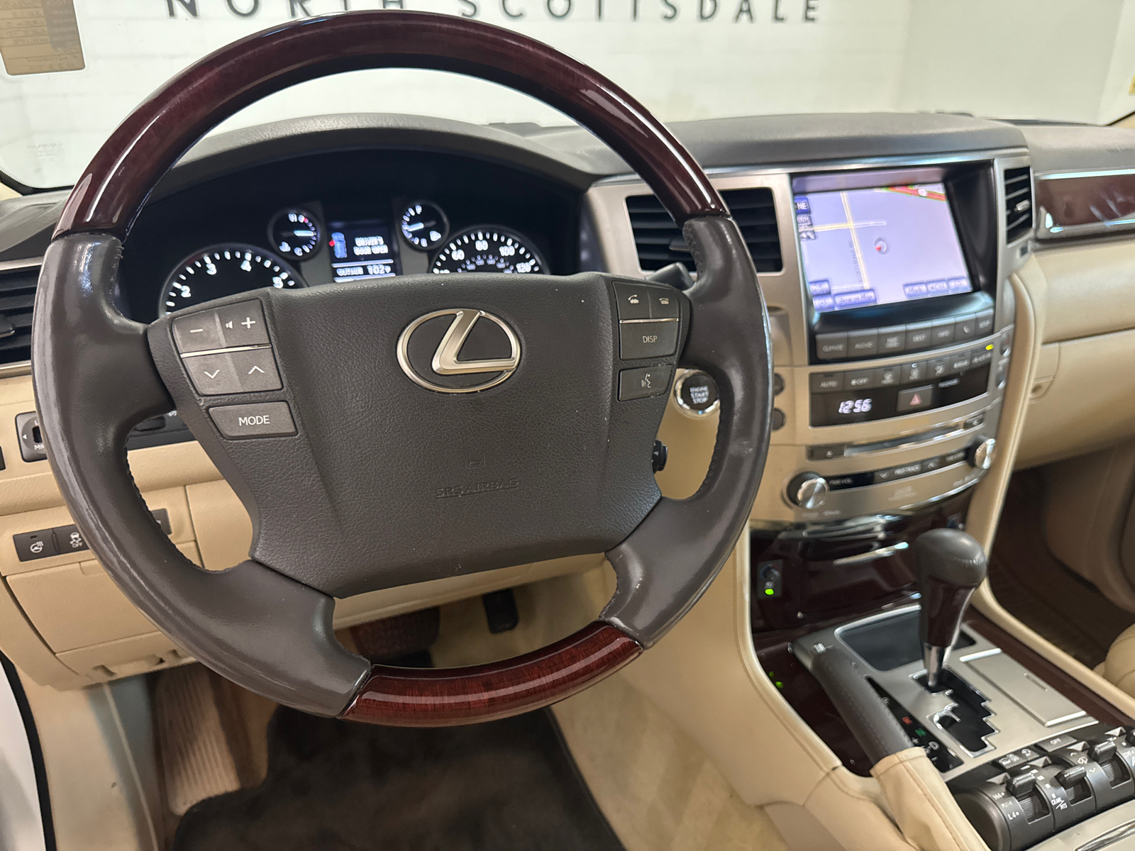 2013 Lexus LX 570 14