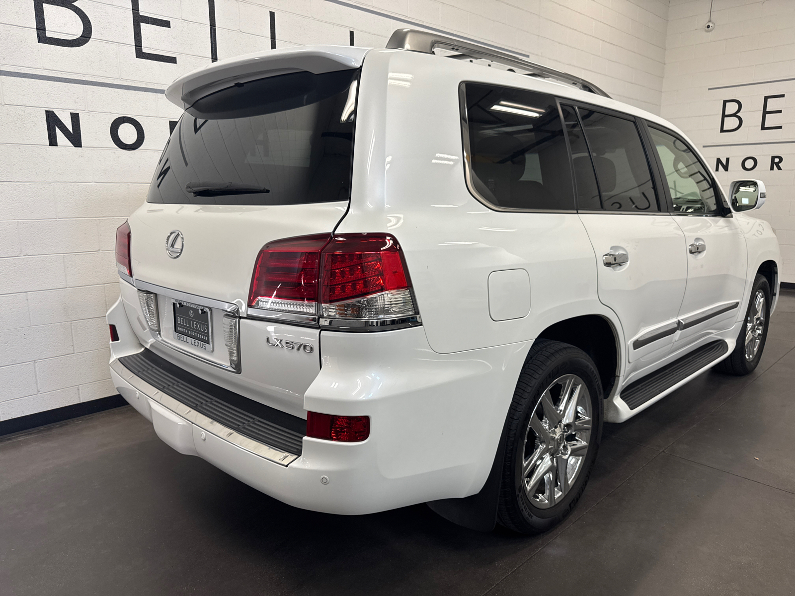 2013 Lexus LX 570 23