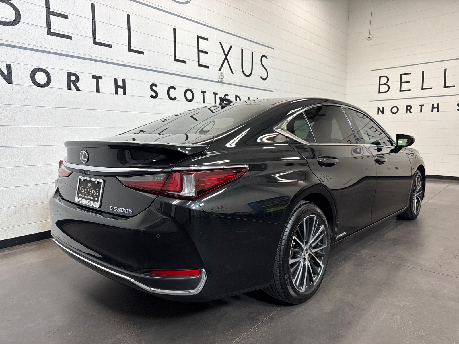 2022 Lexus ES 300h 3