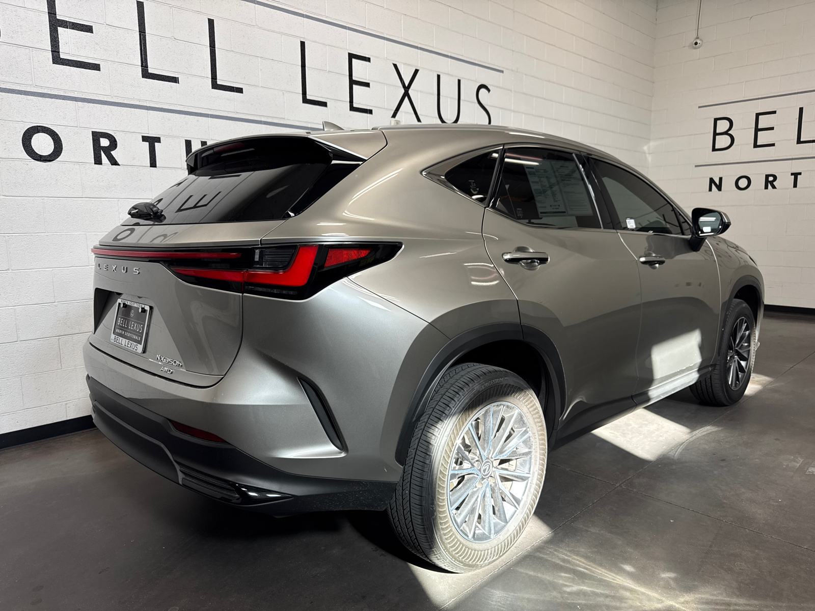 2022 Lexus NX 350h Base 27