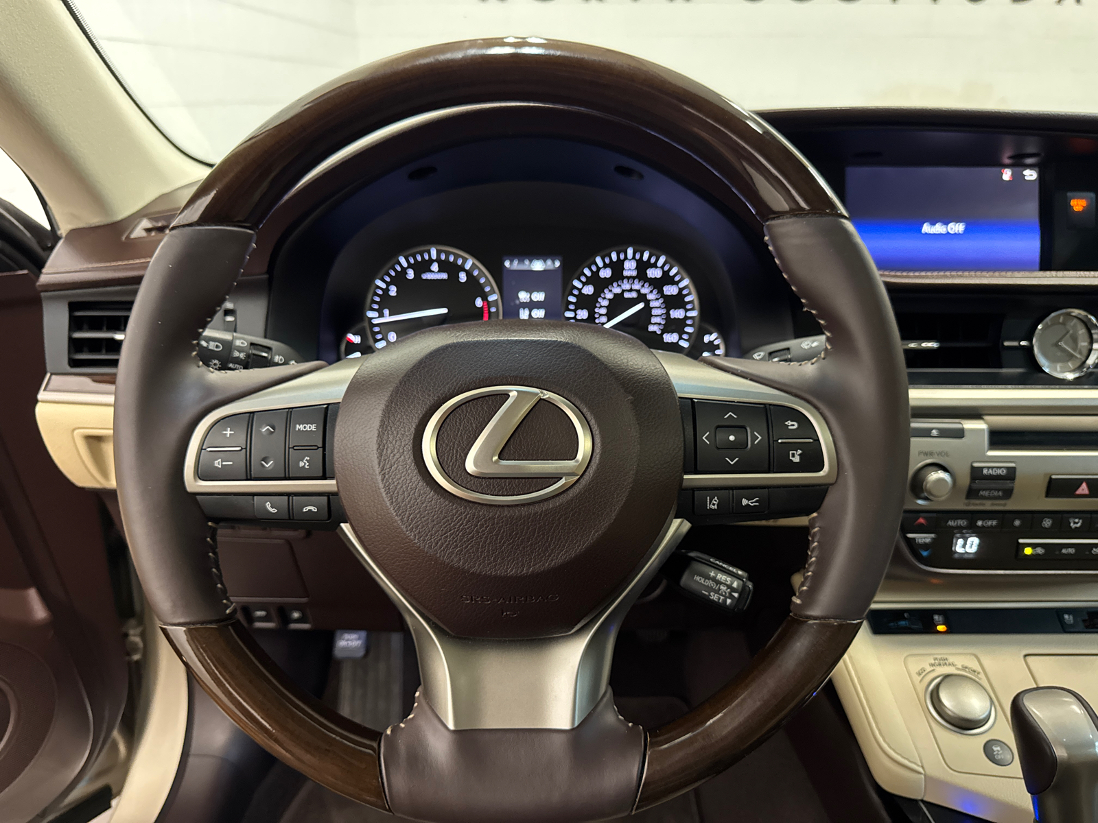 2016 Lexus ES 350 9