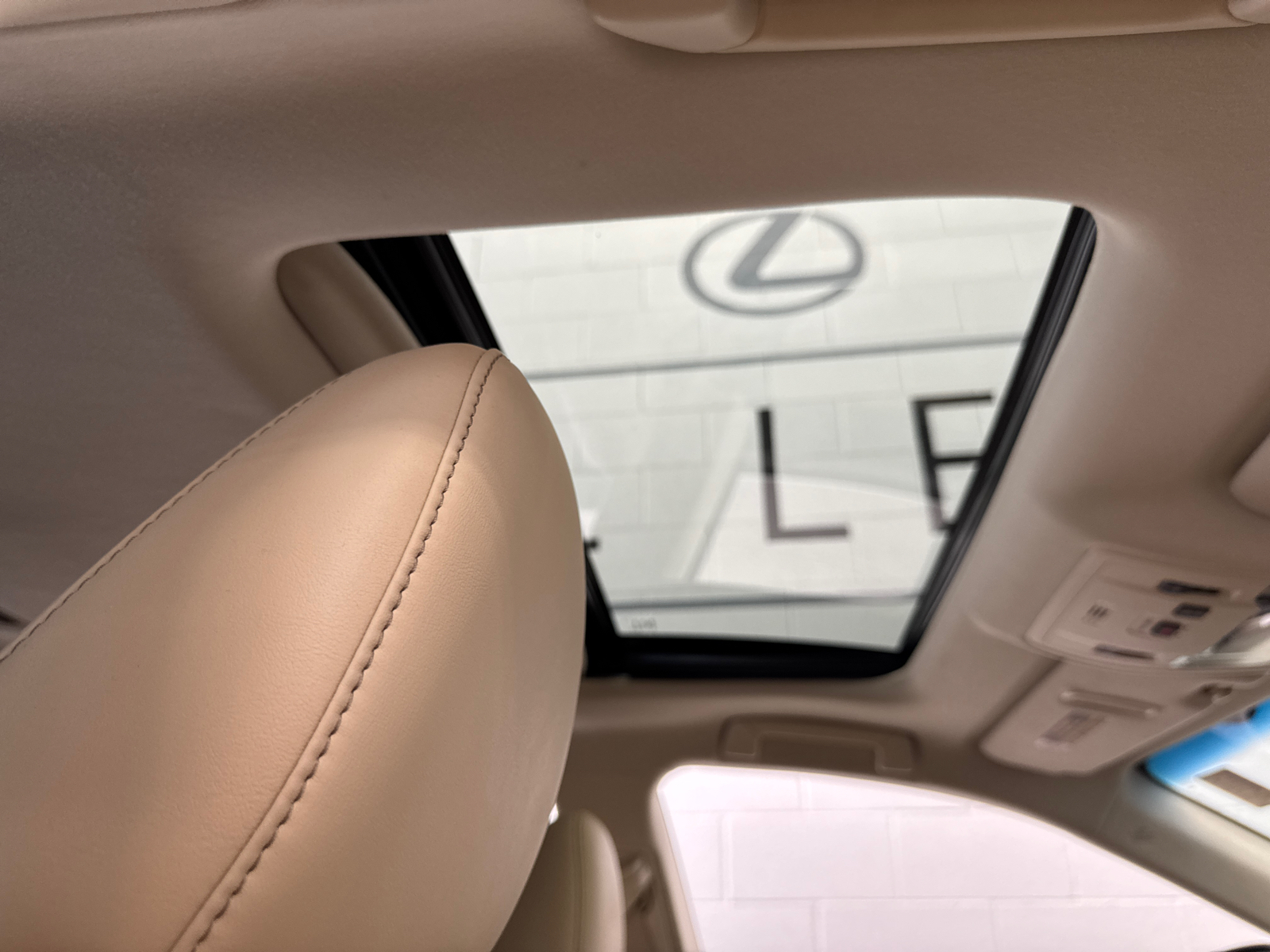 2016 Lexus ES 350 18