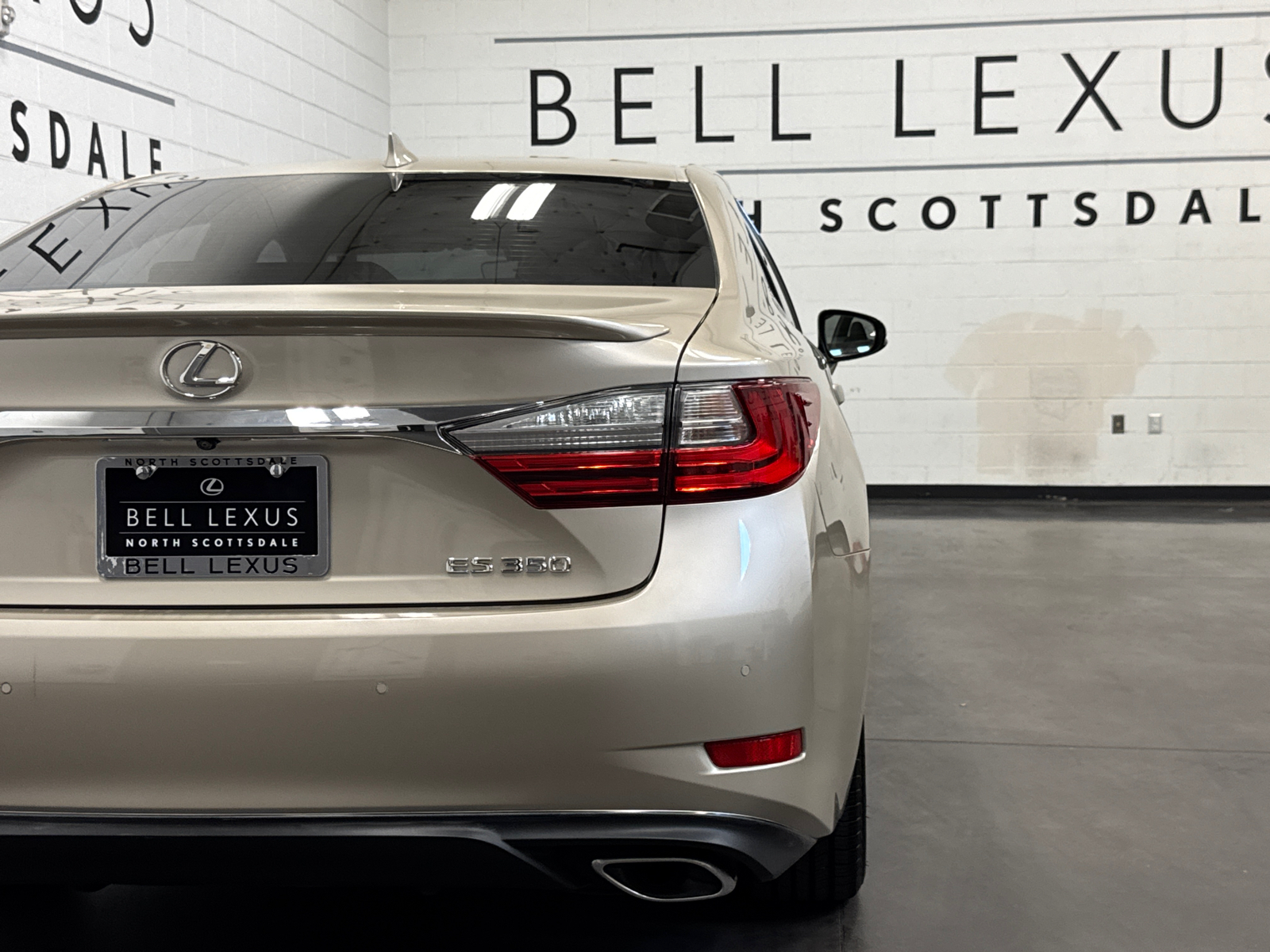 2016 Lexus ES 350 24