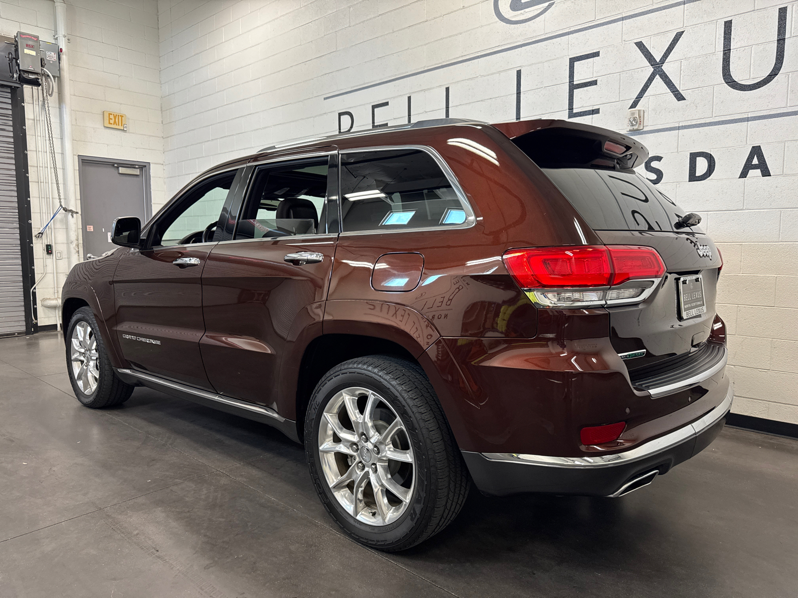 2014 Jeep Grand Cherokee Summit 27