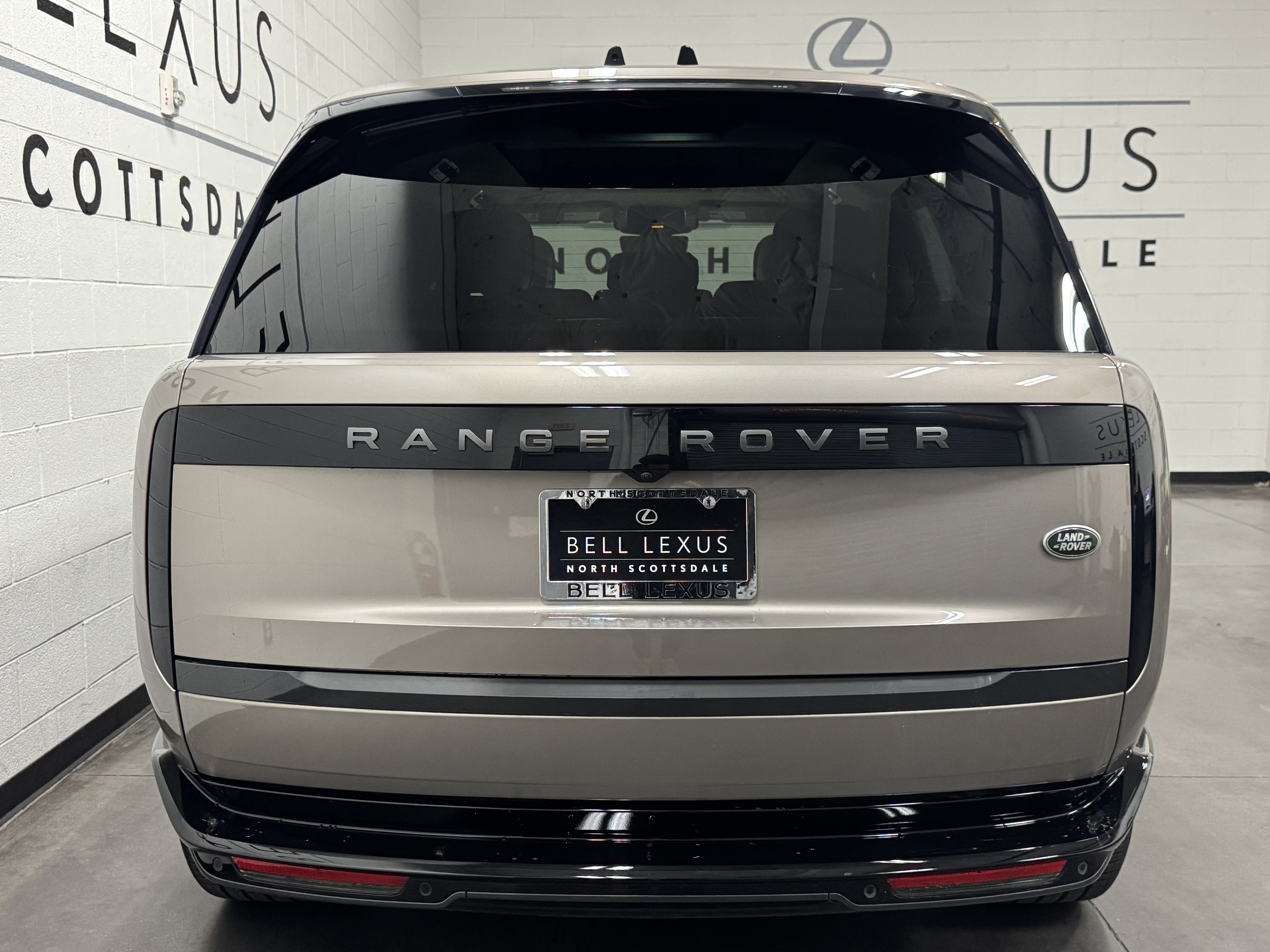 2023 Land Rover Range Rover SE 27