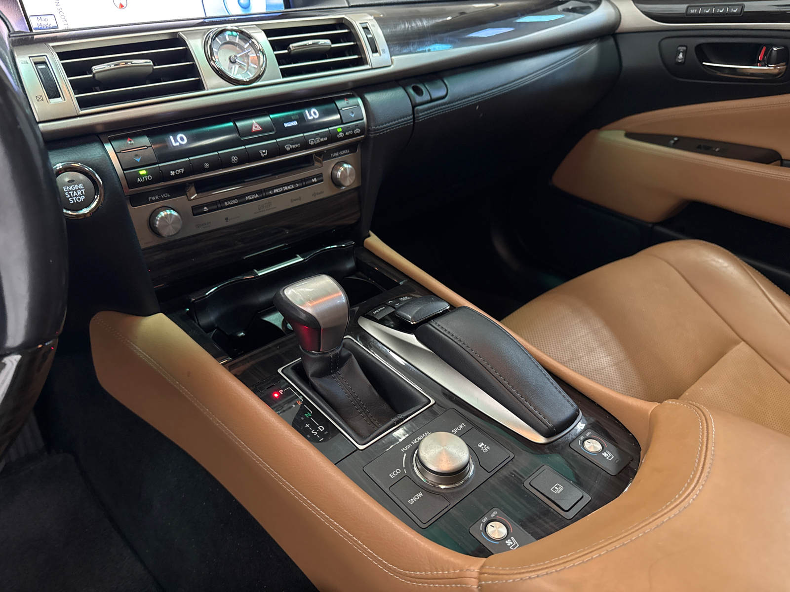 2014 Lexus LS 460 13