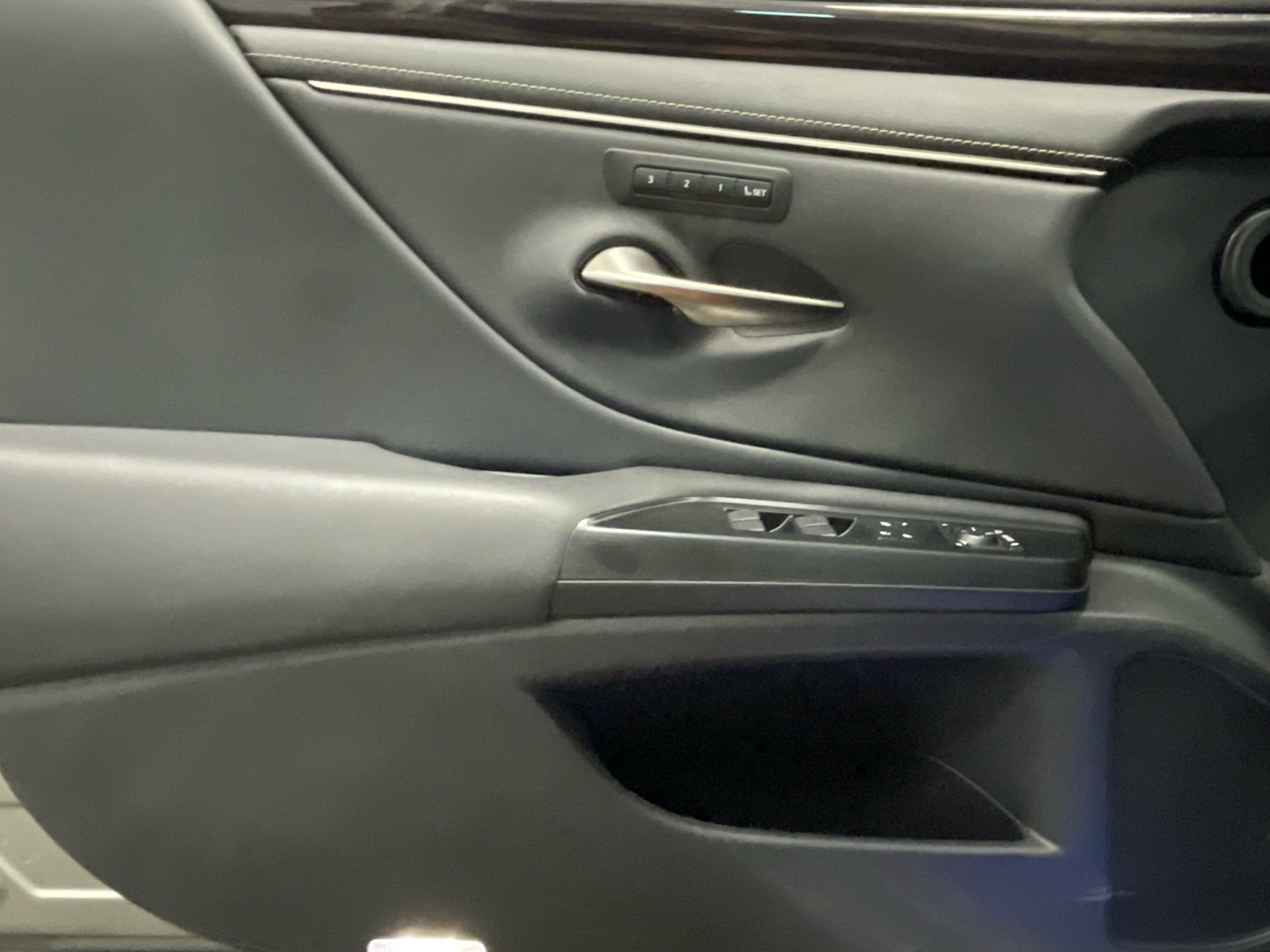 2020 Lexus ES 300h 6