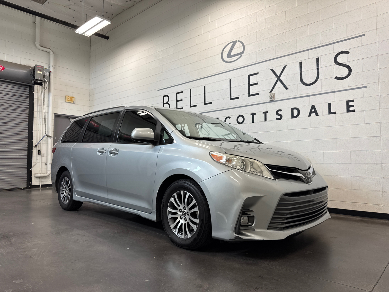 2019 Toyota Sienna XLE 1